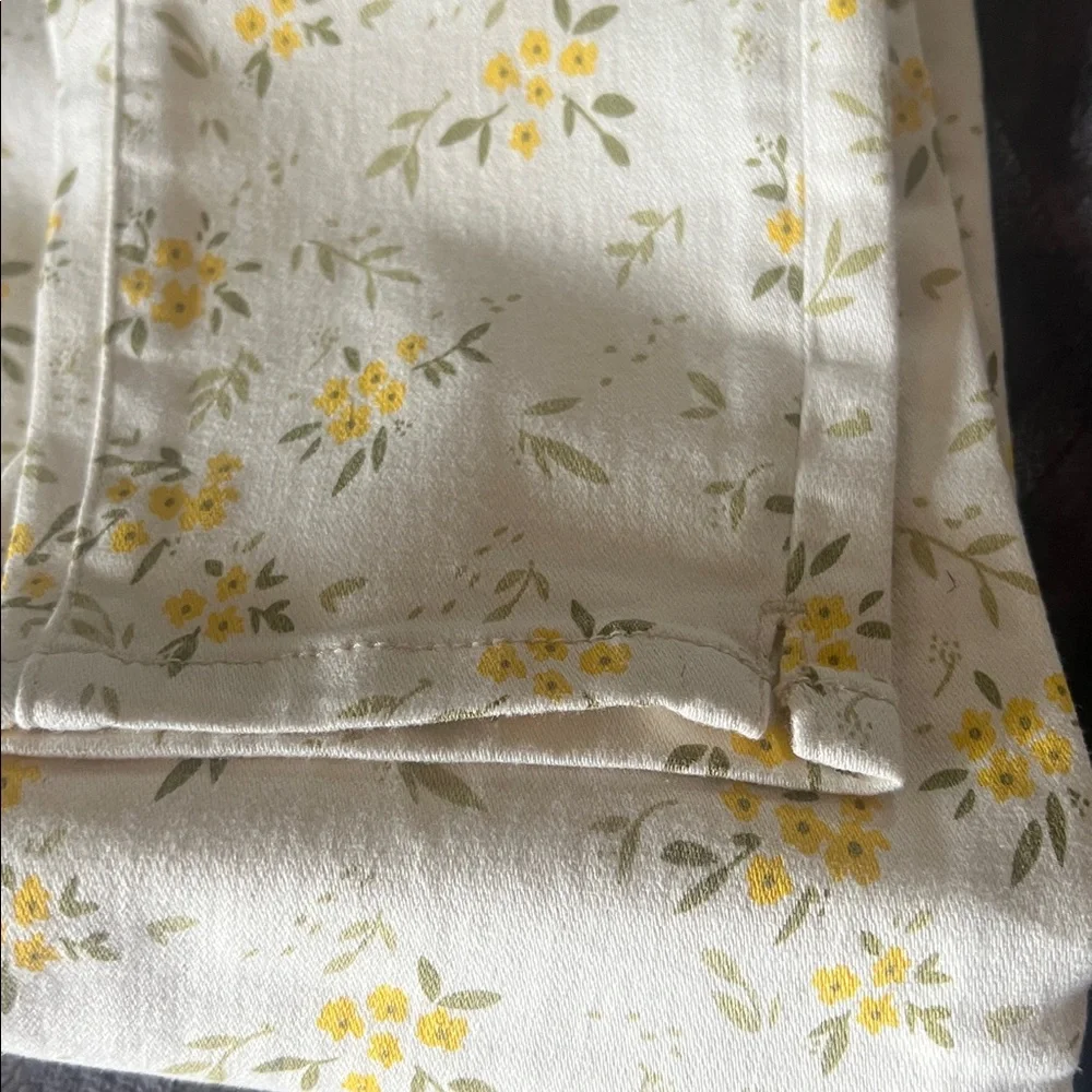 Judy Blue Women's Yellow Floral Cream Jeans - Picture 5 of 8